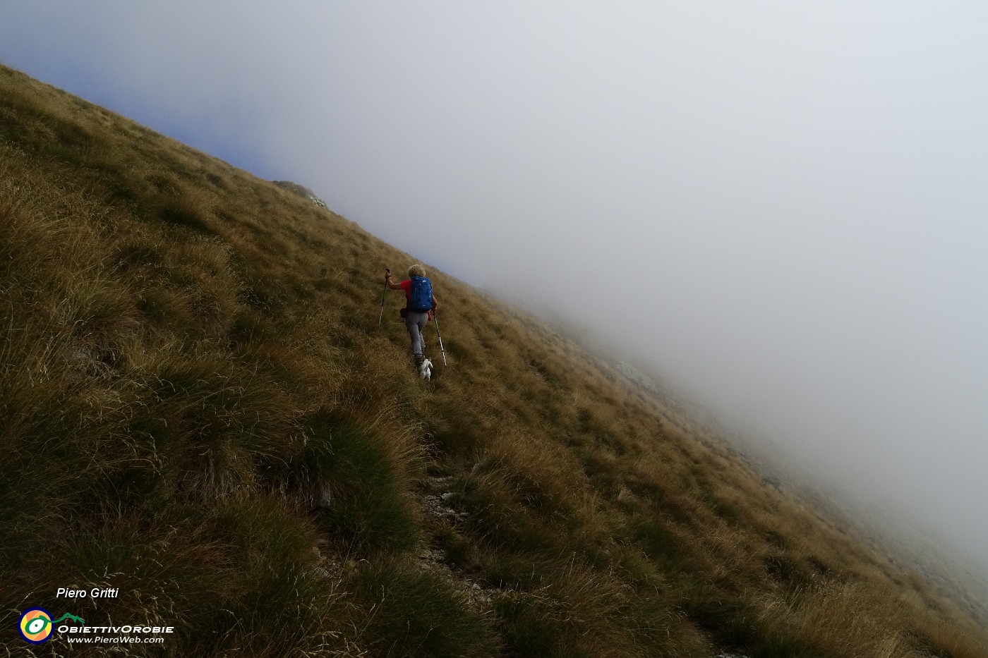 31 Nebbia sul versante brembano.JPG